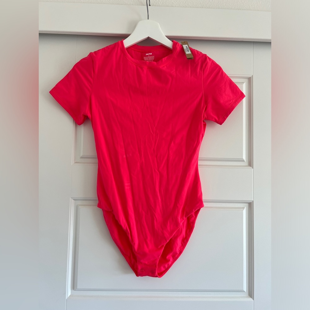Skims Fits Everybody Short Sleeve Bodysuit Ultra Pink Neon Size M NWT